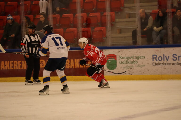 Victor Zetterberg sørget for KIL ishockey's eneste mål i årets første hjemmekamp.