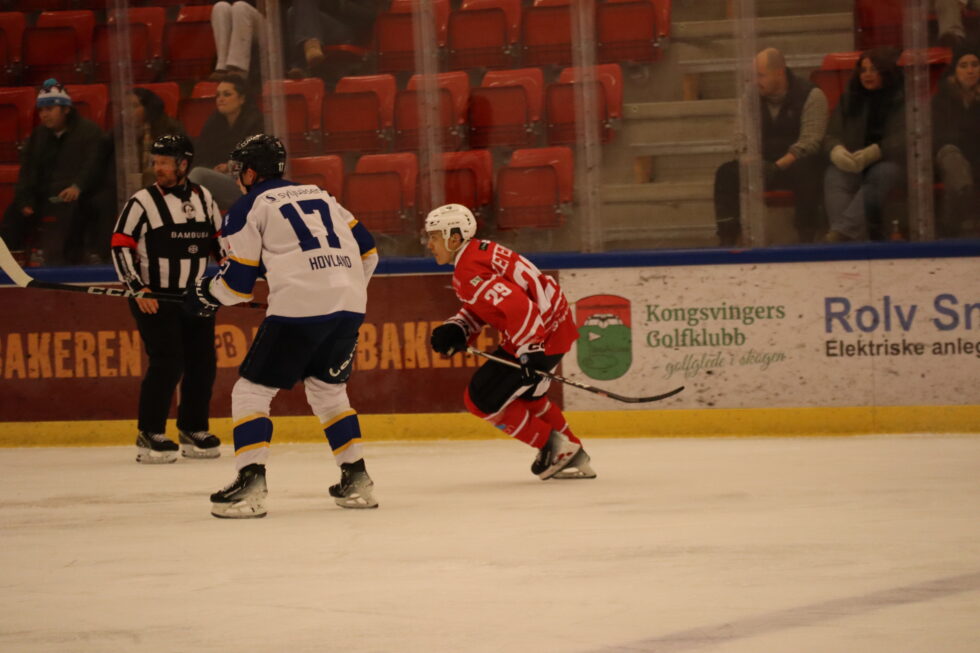 Victor Zetterberg sørget for KIL ishockey's eneste mål i årets første hjemmekamp.