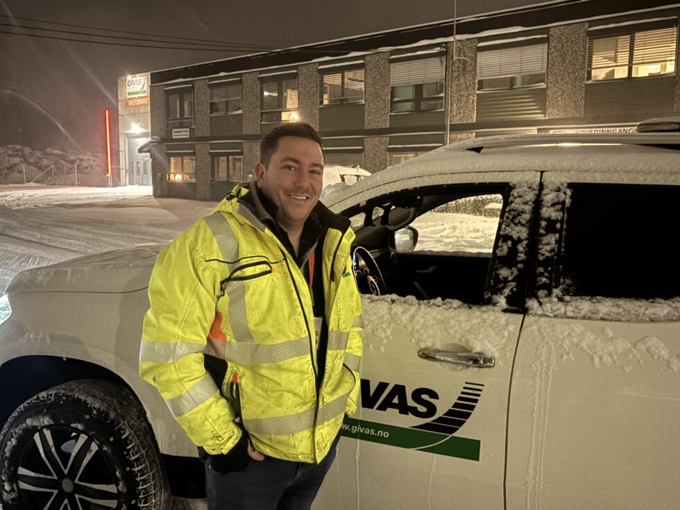 Henrik Tunhøvd, avdelingsleder i GIVAS, forteller at brøytingen har gått som planlagt, og at de nå er i gang med oppryddingsarbeidet.