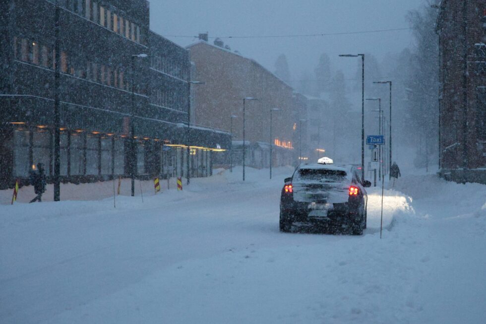 Det kom rundt 15-20 cm snø mandag. Lignende mengder vil vi kunne se tirsdag.