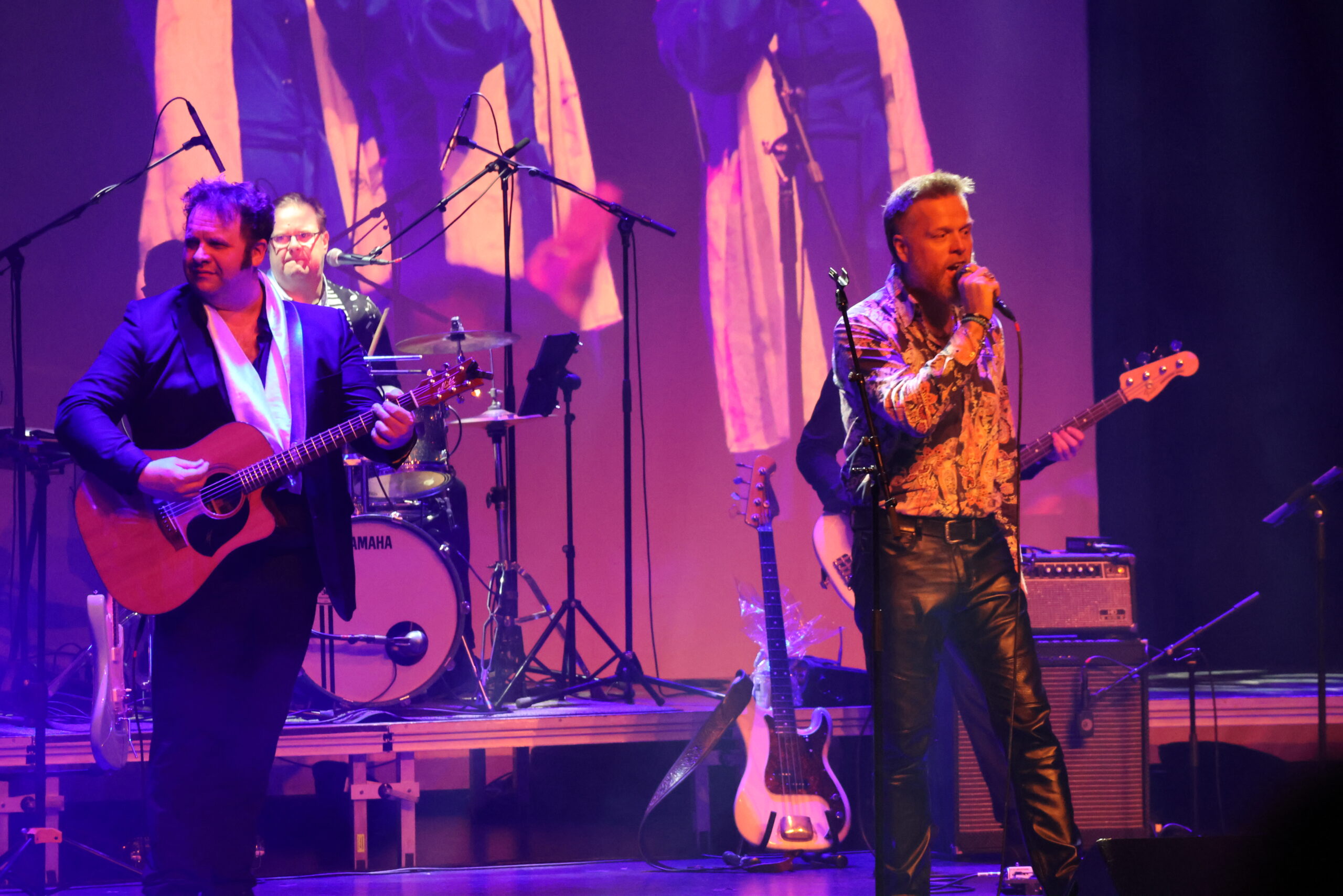 Ole Kristian Ruud, kjent fra Borderville og Trond Erics var tilbake som gjesteartist i Rådhus-teatret. Han var med da "For The Heart Band" ble startet for ti år siden.