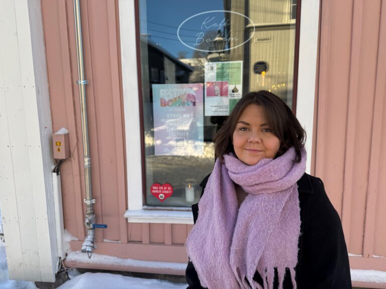 Mari Søbye Østlid forteller at arrangementet for de under 18 år vil bli en del av fremitdens festivaler