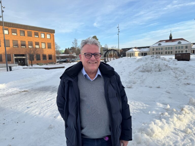 Fra neste uke tar Johan Aas permisjon fra Kongsvinger-politikken og jobben ved Sentrum videregående skole.