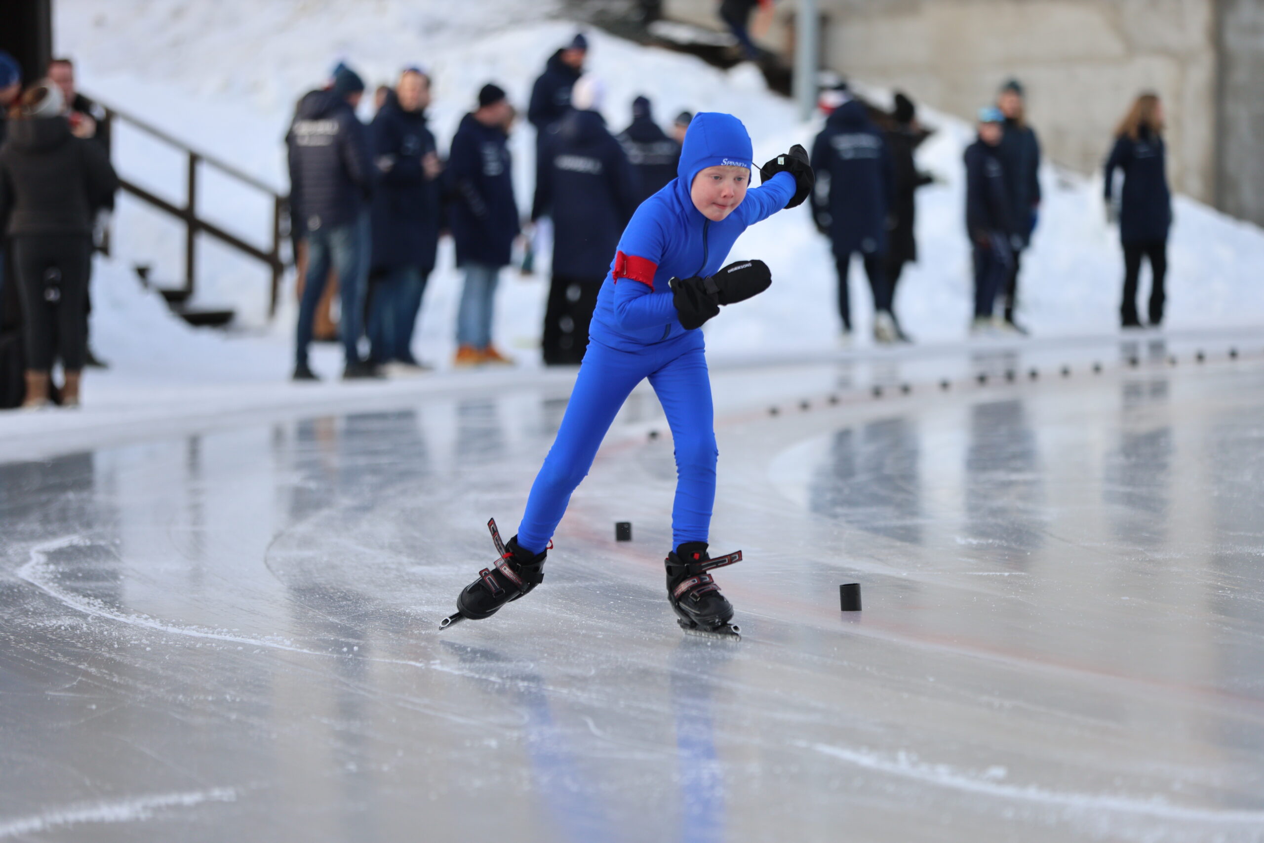 Oliver Overholdt Heierdal falt på 100 meteren, men på 400 meteren kom han seg helskinnet gjennom heatet.
