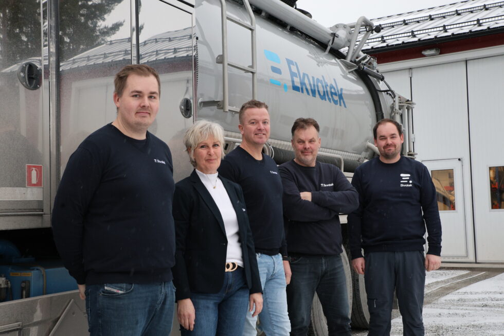 Familiebedriften fortsetter å satse. Med seg på laget har de fått Stein Linholdt (i midten) F.v. Jim, Lena, Tor Arne og Lars Ingelsrud.
