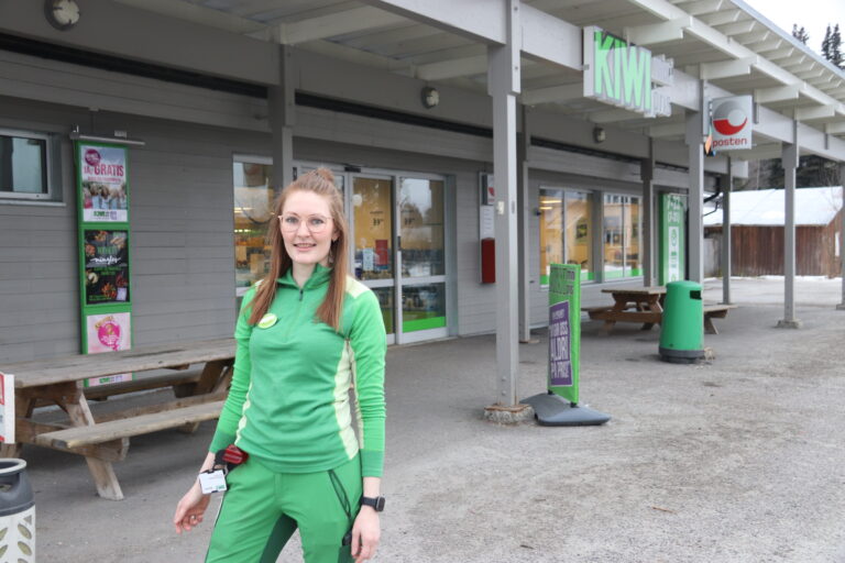 I en uke vil KIWI Roverud holde stengt for oppussing. Men Post i butikk vil fortsatt være tilgjengelig, sier butikksjef Anne-Marie Andersson.