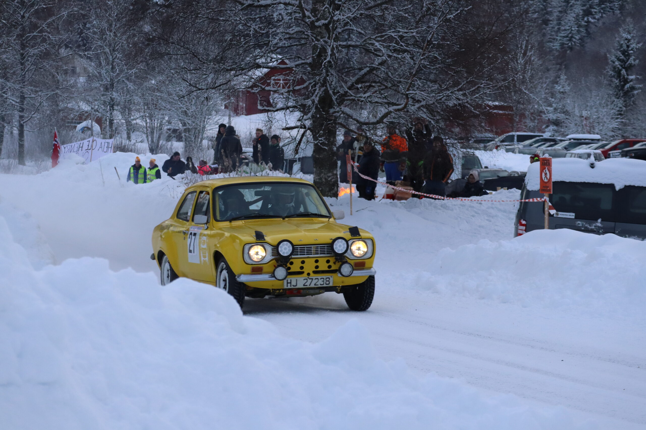 Den gule Ford Escorten til Tom Slaastad har deltatt i mange Rally Finnskog. Her fra rallyet i 2024.