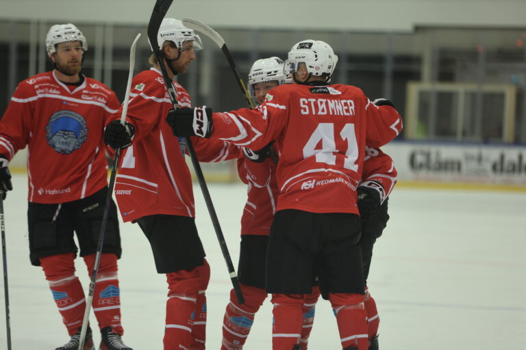 KIL ishockey skal kjempe om å beholde plassen i første divisjon. Det skal de få gjøre i Kongshallen.
