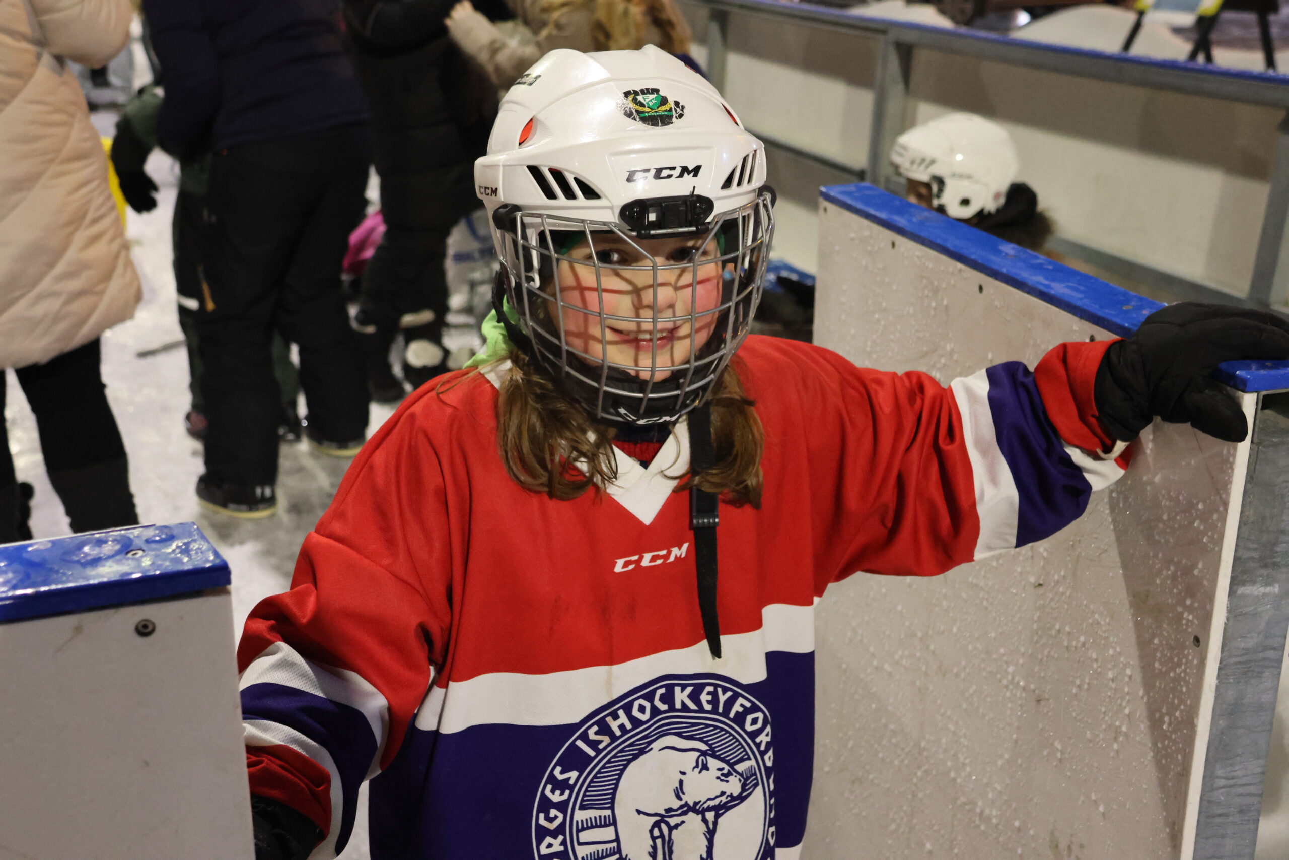Ylva Bråten (9)var ikledd landslagstrøye og klar for skøytedisko.
