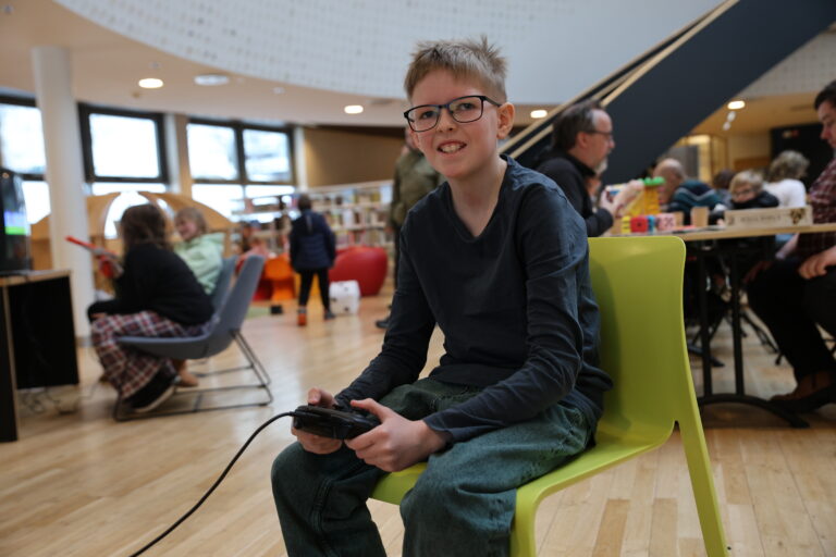 Henrik Trøen Tobekk liker veldig godt å spille Mariokart.