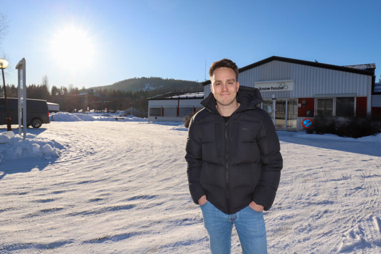 Ole Christian Veiby har kjøpt det tidligere høgskolebygget på Rasta, mulightene for hva han skal fylle bygget med er mange.