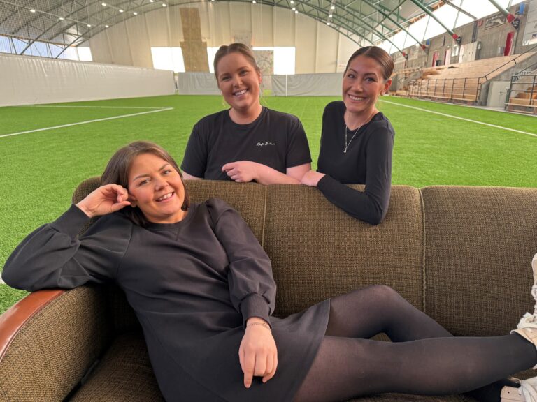 Festivalsjef Mari Søbye Østlid, Maren Ramstad Eidlaug og Alessandra Appell gleder seg til lørdagens Festival Bohem