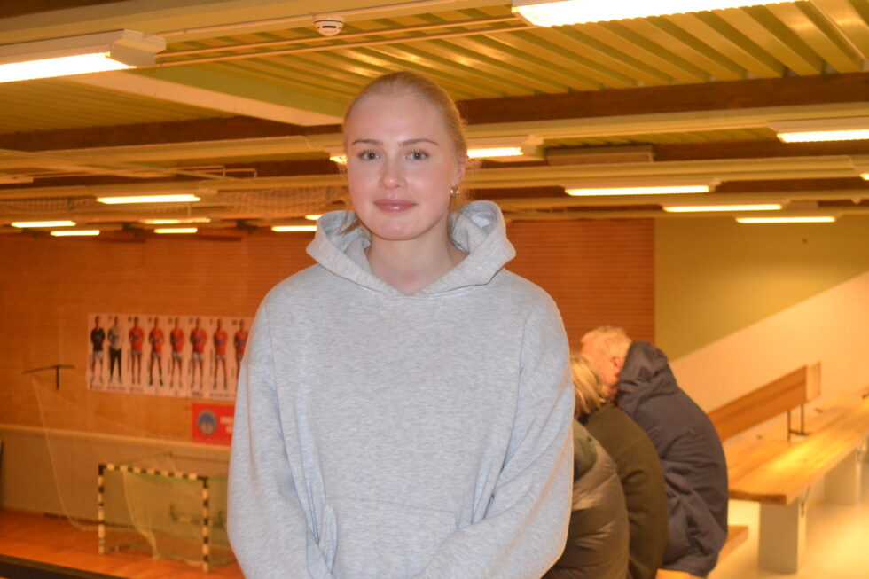 Søndag var Mali Halldorsson tilbake i Tråstadhallen for å se sine gamle lagvenninner i aksjon.