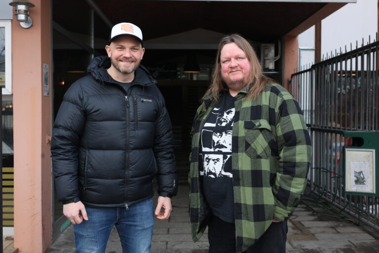 Mats Myrvold (t.v.) og Stian Fossum syns det er stas at det stadig skjer noe på Kongsvinger om dagen.