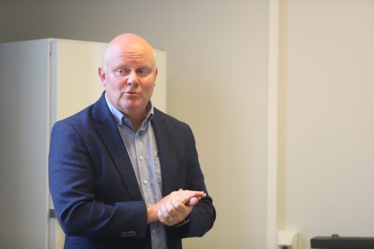 Kommunedirektør Lars Andreas Uglem, beklager den mangelfulle informasjonen om eiendomsskatten.