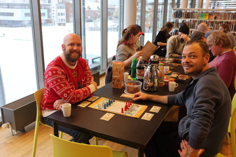 Ole Bekkelund (t.v.) håper mange tar turen når Terninglauget arrangerer Spilldagen.