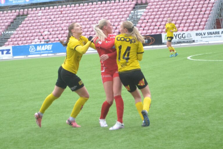 : Amalie Garsjø Brunes og resten av KIL kvinner fikk det tøft i mot Lillestrøm i søndagens treningskamp.