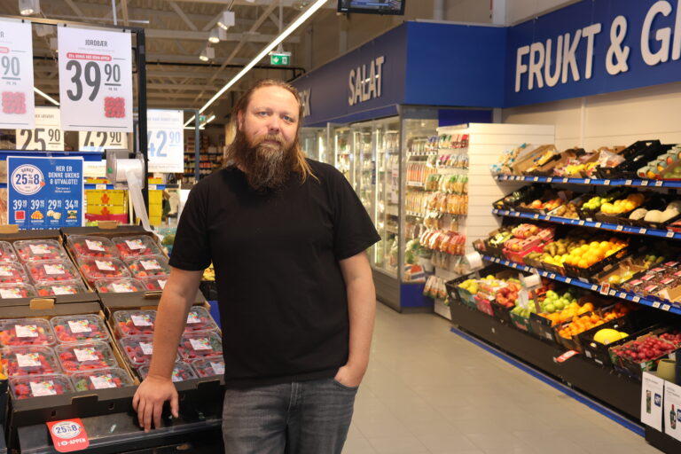 Rema 1000 kjøpmann Raymond Pakarinen mener det må ha vært en skikkelig amatør som har brutt seg inn i butikken hans på Kurudsand.