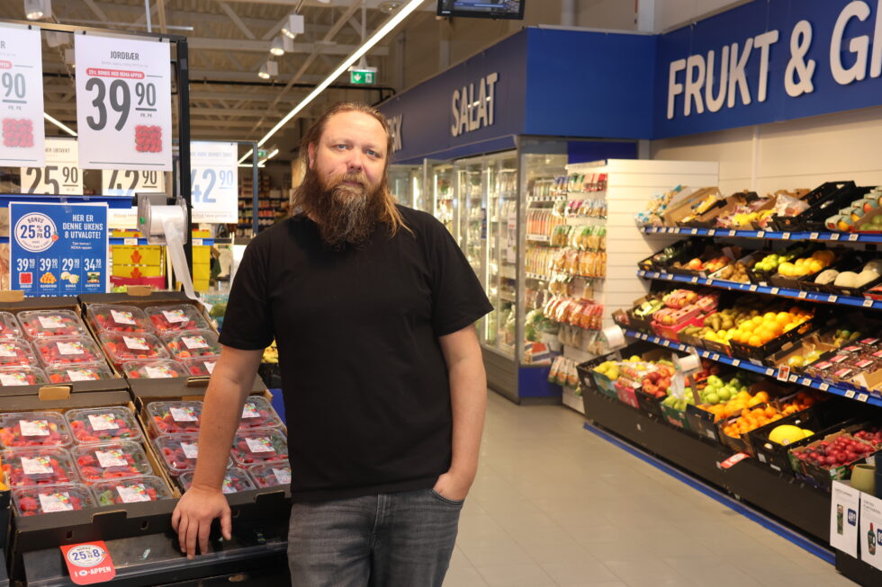 Rema 1000 kjøpmann Raymond Pakarinen mener det må ha vært en skikkelig amatør som har brutt seg inn i butikken hans på Kurudsand.
