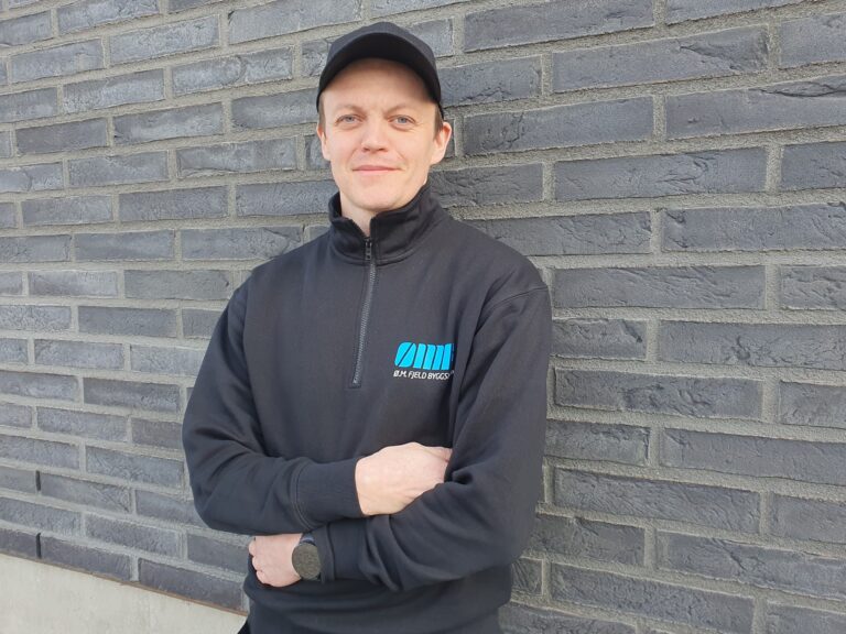 Simen Solem (34) er den nye butikksjefen hos Ø.M. Fjeld Byggshop.