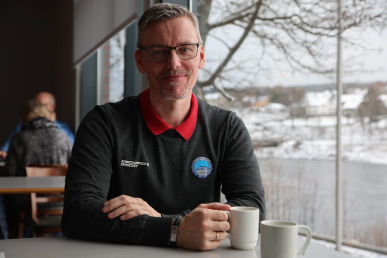Jan Christer Eriksson er ikke ofte man finner utenfor ishallen.