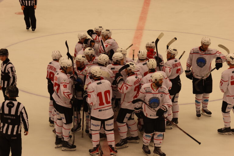 Jubelen stod i taket da Andreas Heier satte pucken i mål for KIL Ishockey i spillerforlengelsen i den første av tre kvalik-matcher som spilles i Kongsvinger ishall i helgen.