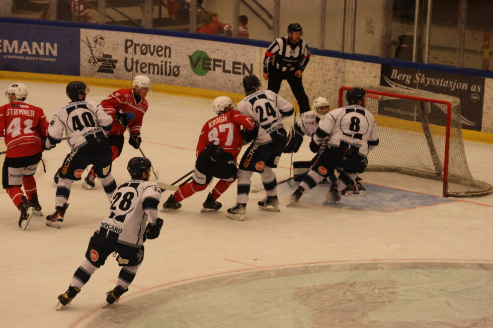 Det ville seg ikke for Kongsvinger Ishockey i lørdagens match mot Tromsø Ishockey. Kampen endte 0-2 og Kongsvinger må vinne søndagens match mot Hasle-Løren ved full tid.