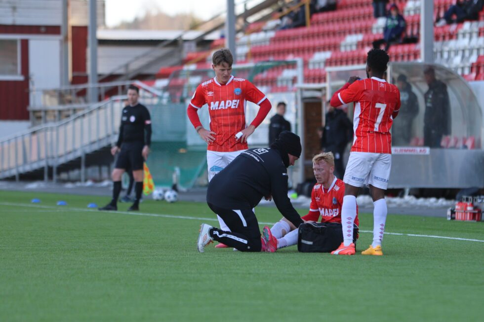 Wilhelm Ärlig måtte av banen i kampen mot Hamkam.