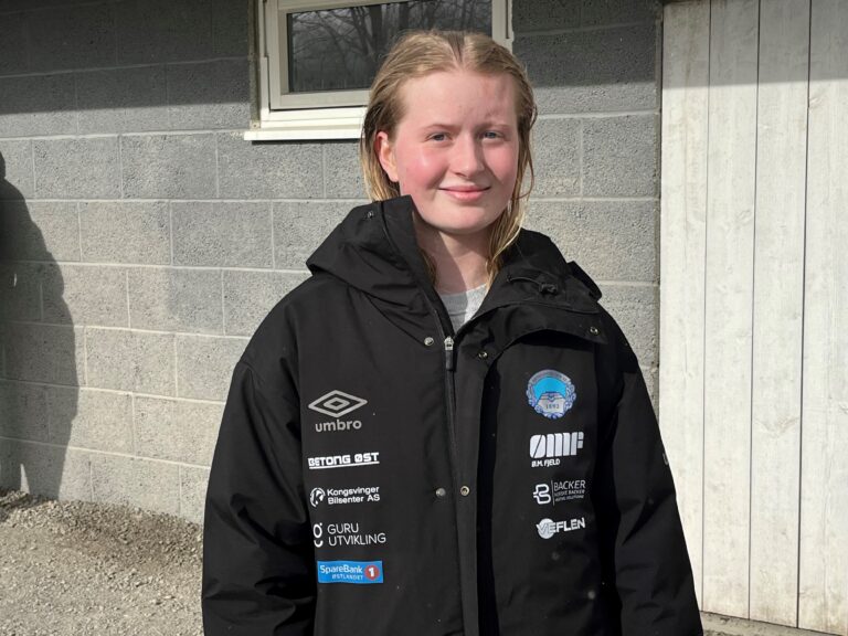Maria Holtet føler tross sin unge alder at hun må ta ansvar og vise rutine i KIL Fotball Kvinners 2. divisjonslag.