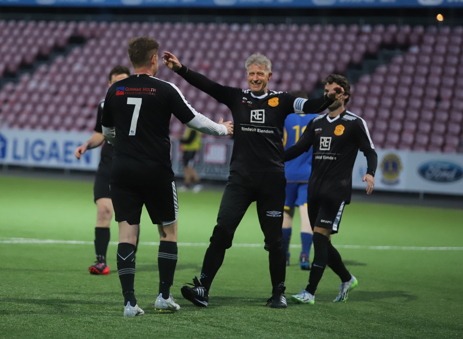 Steinar Roland fyller snart 59 år og er klar for en ny sesong i Vinger FK-drakta.