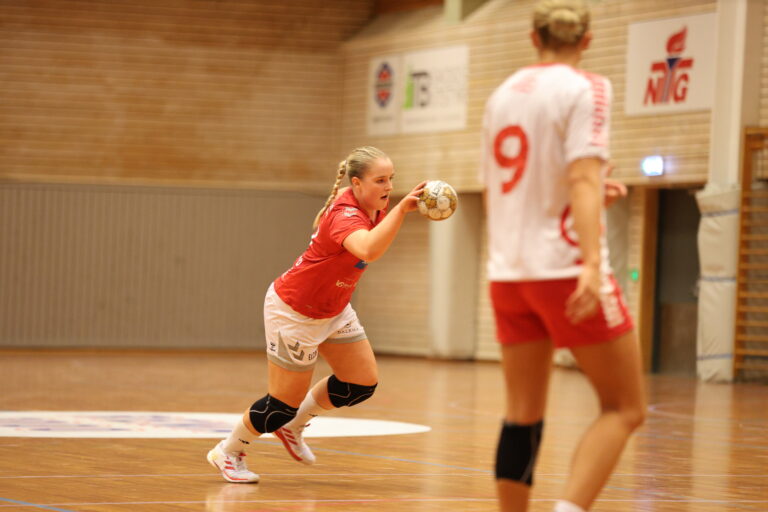 Hedda Grøttheim noterte seg med sju scoringer i søndagens kamp mot Haslum. Det holdt ikke til seier.