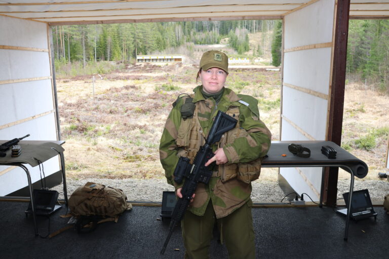 Marthine Åsberg Viken er nesten på hjemmebane på Revlemoen. Som halvt eidskoging er hun godt kjent i området troppen hennes øver.