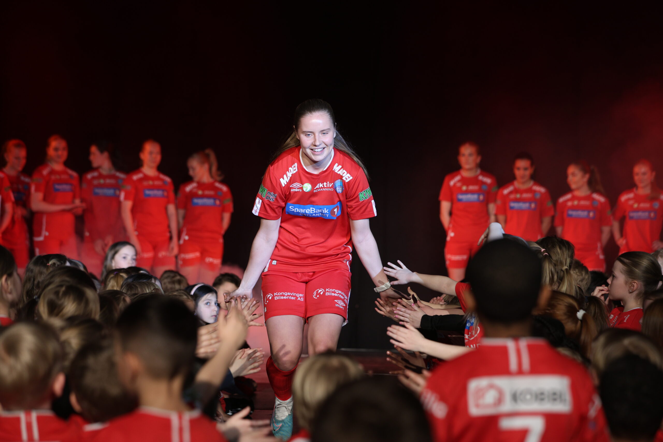 Frida Stangnes Grønhella er eneste seniorspilleren i årets KIL damer lag. Her fra årets kick off.