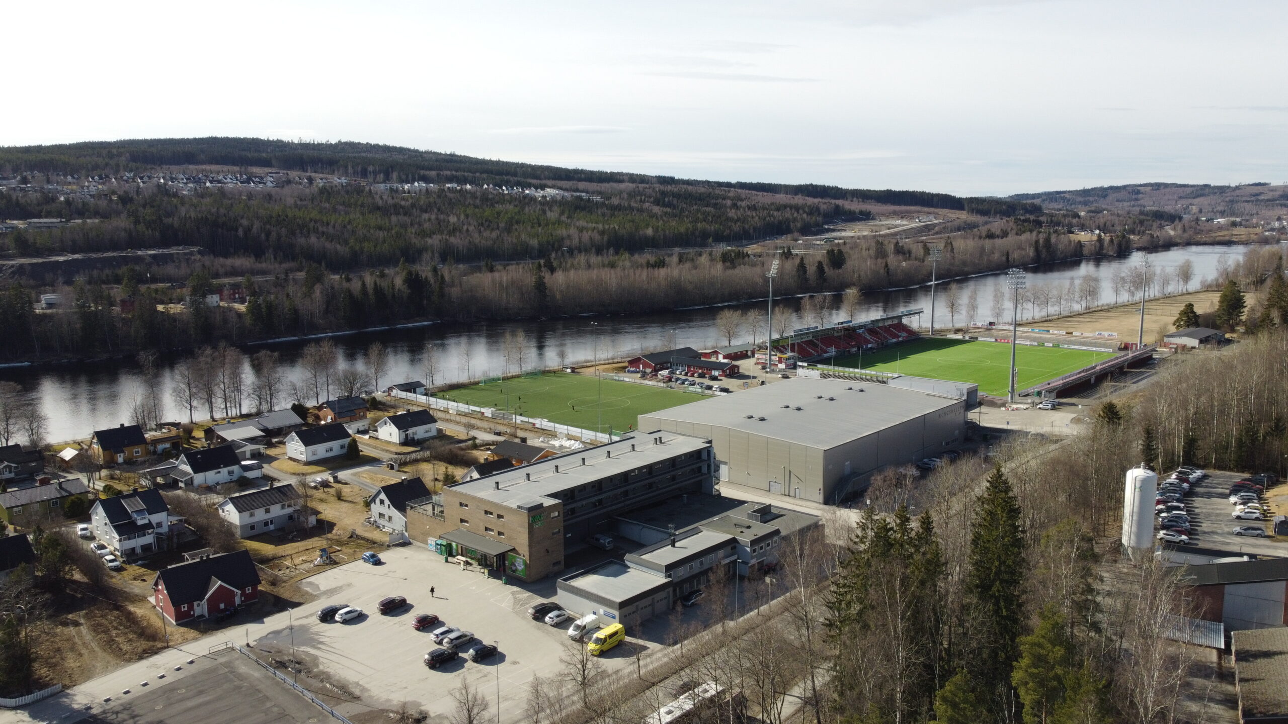Dronefoto over Kongsvinger i april 2025.