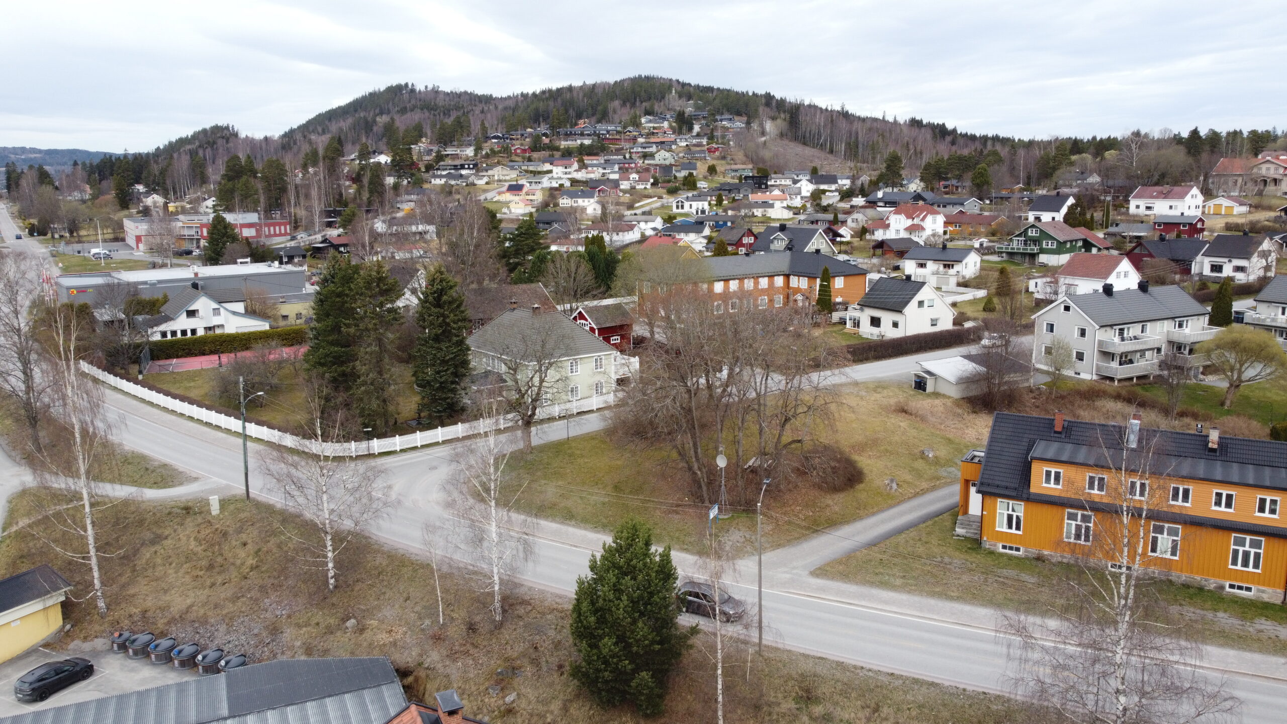Dronebilde over Kongsvinger tatt i april 2025.