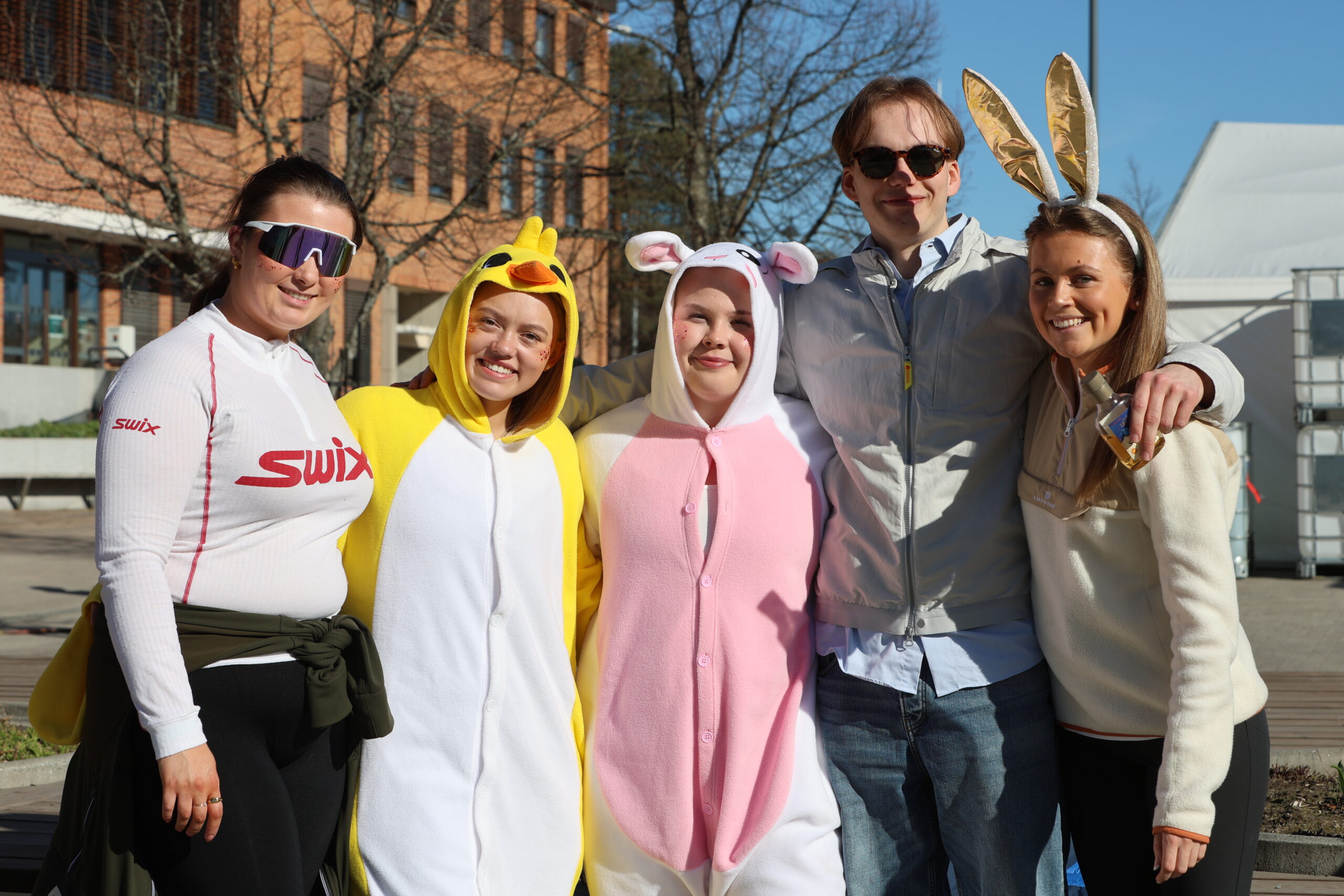 Eggstra Hotte Bunnies var på vei inn på Rådhusplassen da Mitt Kongsvinger møtte på dem. F.v. Thina Wålbakken, Sarah Østad. Sara Sefring Gude Skjæret, Marthe Skjæret