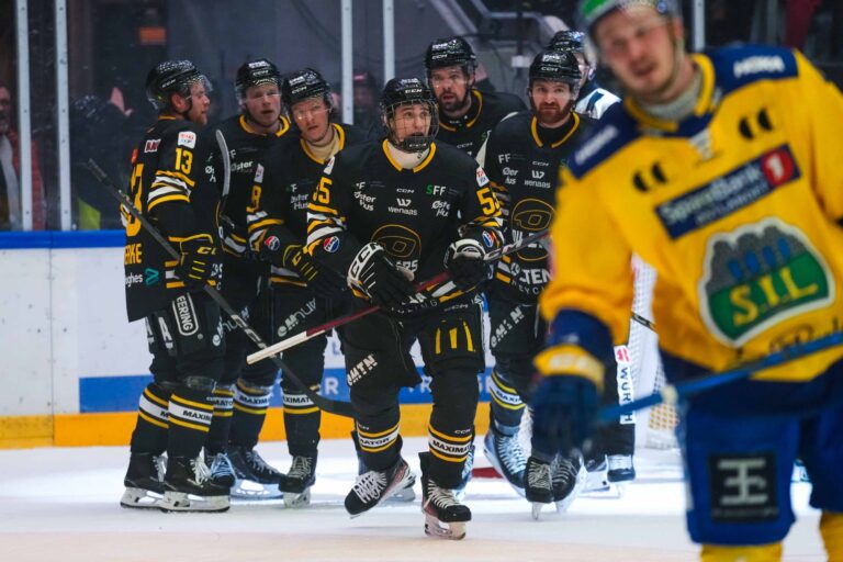 Stavanger Oilers Mykola Kosarev scoret 5-6-målet under den fjerde NM-finalekampen i ishockey mellom Stavanger Oilers og Storhamar på DNB Arena. I sommer skal storkampen mot Färjestad BK spilles i Kongsvinger.