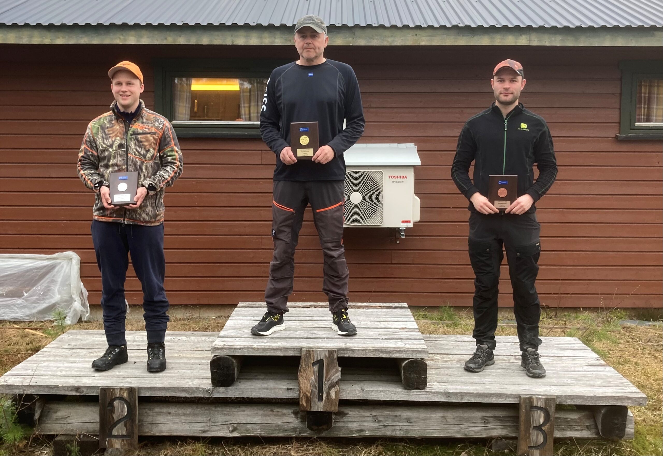 Christer Hemstad i midten ble regionmester foran Inge Seigerud til venstre og Henrik Nilsson på tredje plass.