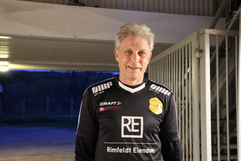 Vinger-veteranen Steinar Roland kryper nærmere og nærmere alderen 60, men er ikke ferdig på fotballbanen ennå.