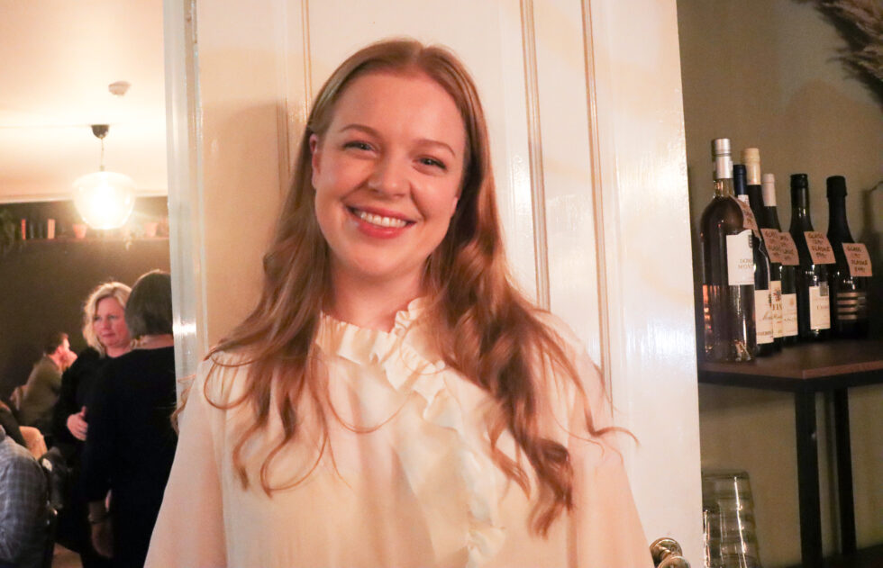 Thea Paulsrud gleder seg til slipp av sin første plate i eget navn fredag 25. april, og til slippkonsert i Rådhus-Teatret 29. april.