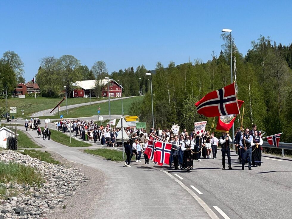 Flott vær da austmarkingene feiret 17. mai i fjor. Varselet for årets nasjonaldag gir også grunn til optimisme.