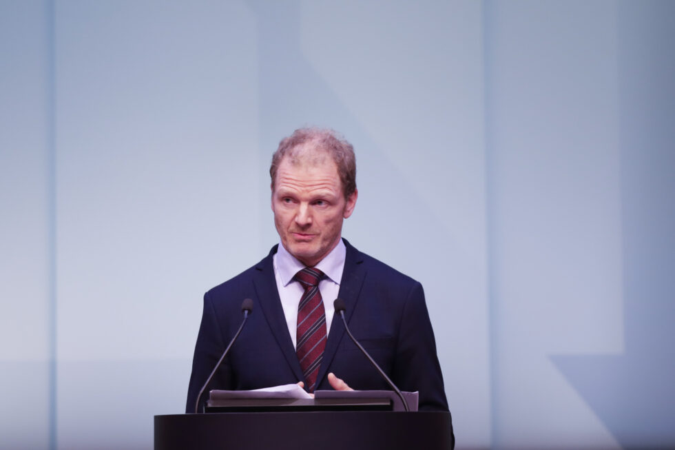 Visesentralbanksjef Pål Longva opplyste torsdag at styringsrenten holdes uendret, men at det trolig kommer kutt senere i år.