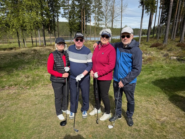 En god og lang golfmatch på Liermoen senest denne uka der duoen Olga Marie Solbjør (tv.) og Kari Isnes møtte Philip Bourne og Odd Sigurd Taugbøl kjempet seg igjennom en 18-hulls runde.En god og lang golfmatch på Liermoen senest denne uka der duoen Olga Marie Solbjør (tv.) og Kari Isnes møtte Philip Bourne og Odd Sigurd Taugbøl kjempet seg igjennom en 18-hulls runde.