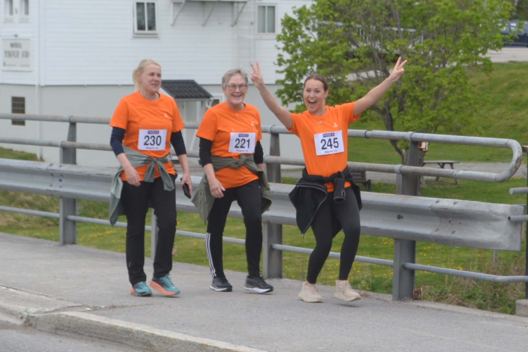 Marianne Torp, Laila-Engebr&aring;ten og Frida-Olsson koste seg p&aring; tur.