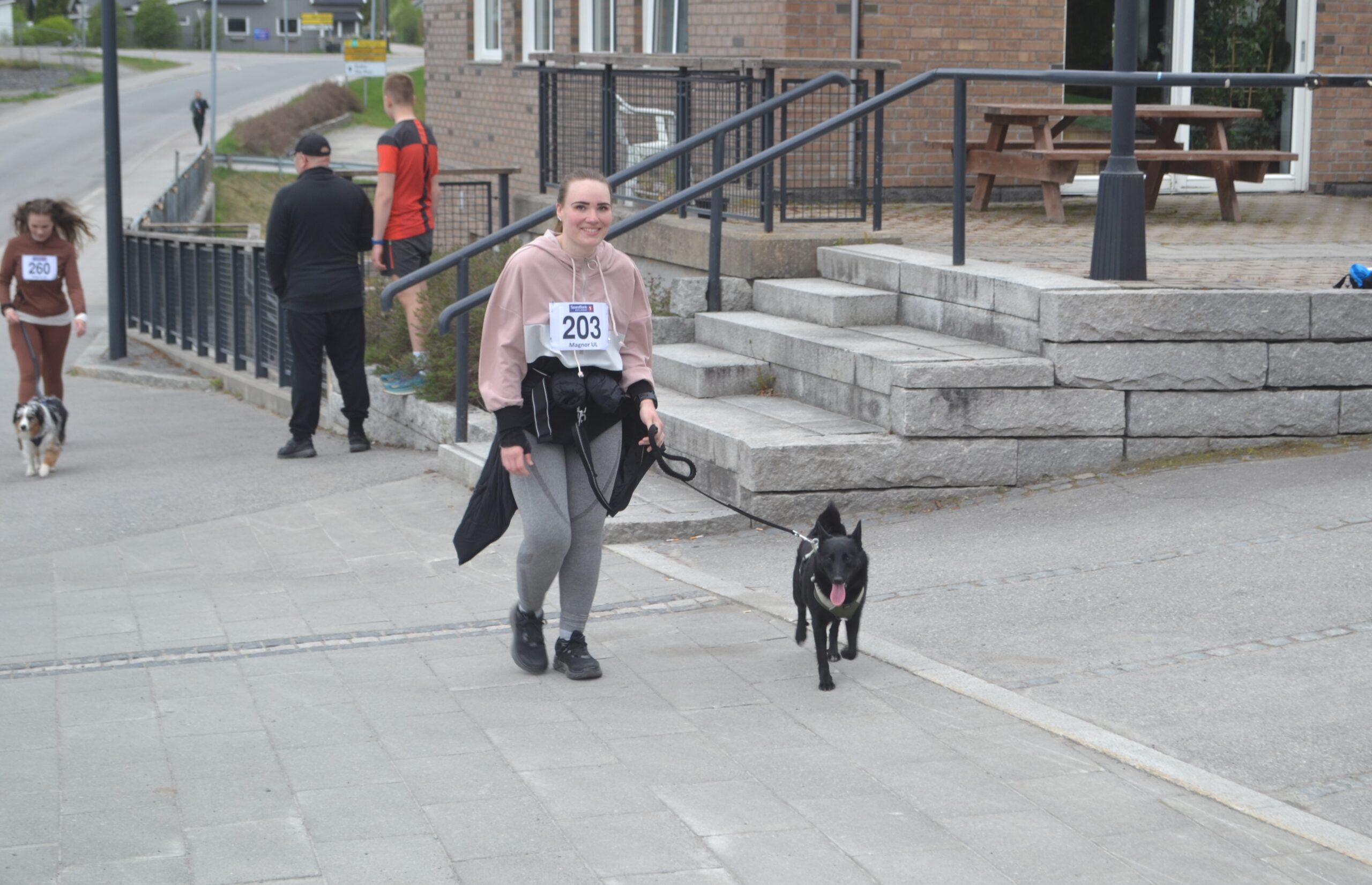 Stine Boger og hunden Ester.
