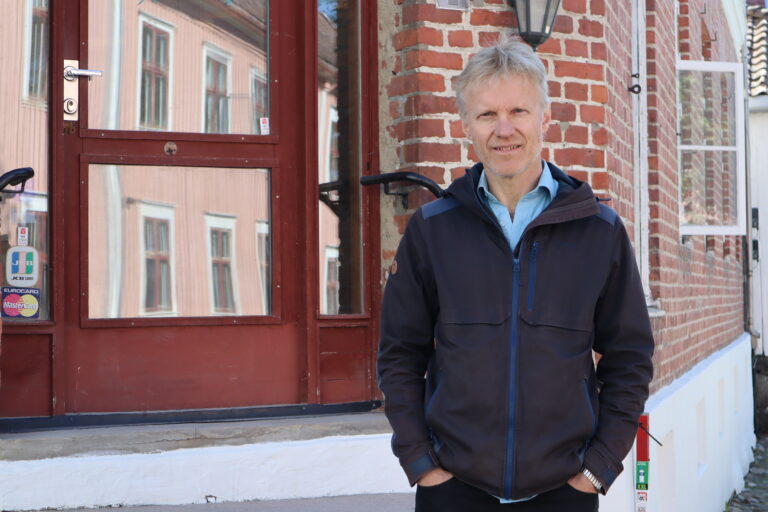 Det foregår mye i dette gamle lokalet i Øvrebyen om dagen, til Håvard Gimse sin store glede.