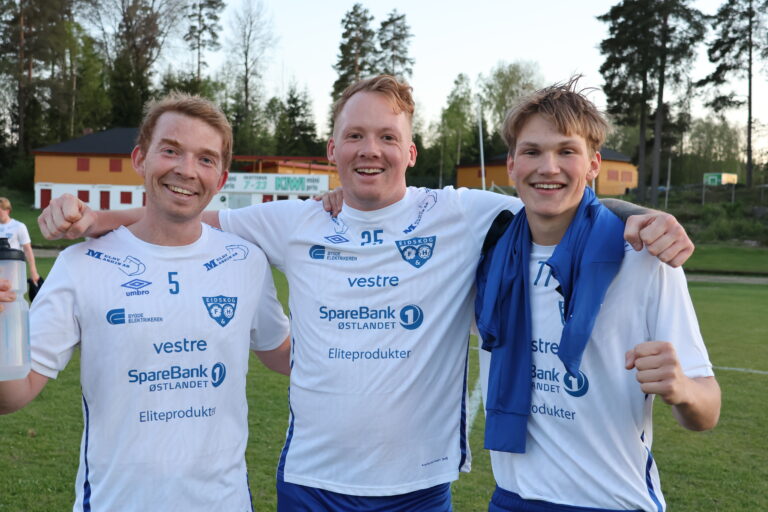 Tobias Moen, Kristoffer karlsen og Martin Strand Johnsen scoret målene for Eidskog i torsdagens 6.divisjonsoppgjør mellom Eidskog og Vinger FK.