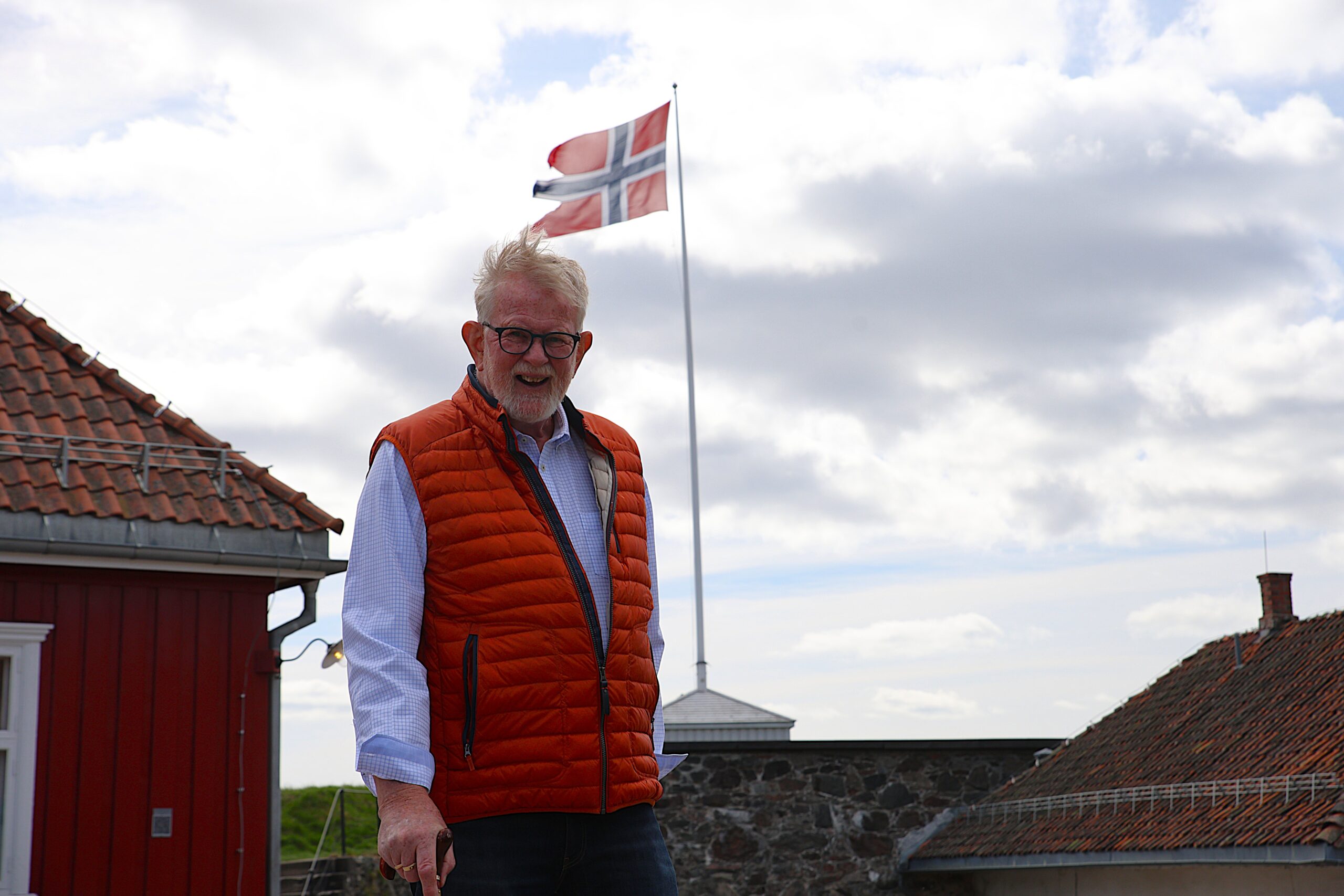 Det er Festningens venner som s&oslash;rger for at flagget p&aring; festningen vaier over byen.