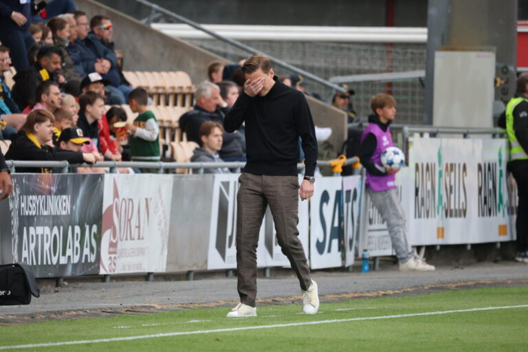 To baklengsmål på fem minutter fikk trener Johan Wennberg til å fortvile da KIL tapte mot LSK på Åråsen.