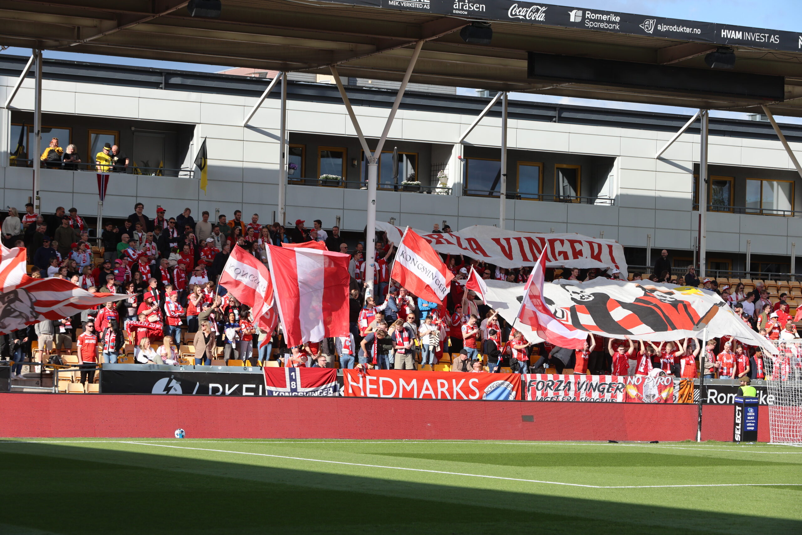 Rundt 700 KIL-supportere var p&aring; tribunen p&aring; &Aring;r&aring;sen. &ndash; Det er selvf&oslash;lgelig kjipt &aring; ikke kunne gi KIL-fansen den fine opplevelsen det faktisk kunne blitt i dag. Jeg h&aring;per de fortsatt kommer p&aring; kamp, s&aring; skal vi gi de gode opplevelser fremover, sa kaptein Andreas Dybevik etter kampen.